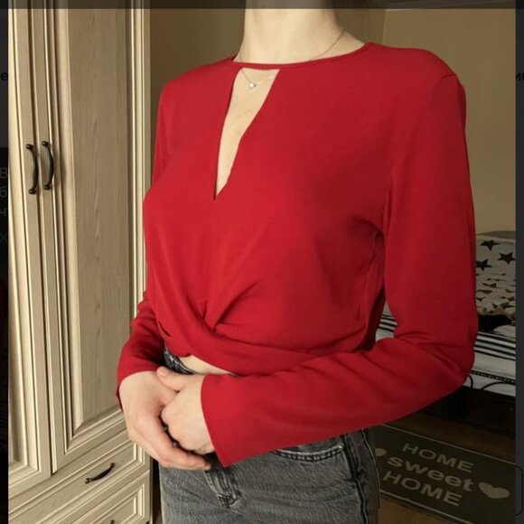 NWOT Red Cropped Twist Keyhole cutout v neckline Long Sleeve Blouse - Picture 2 of 6